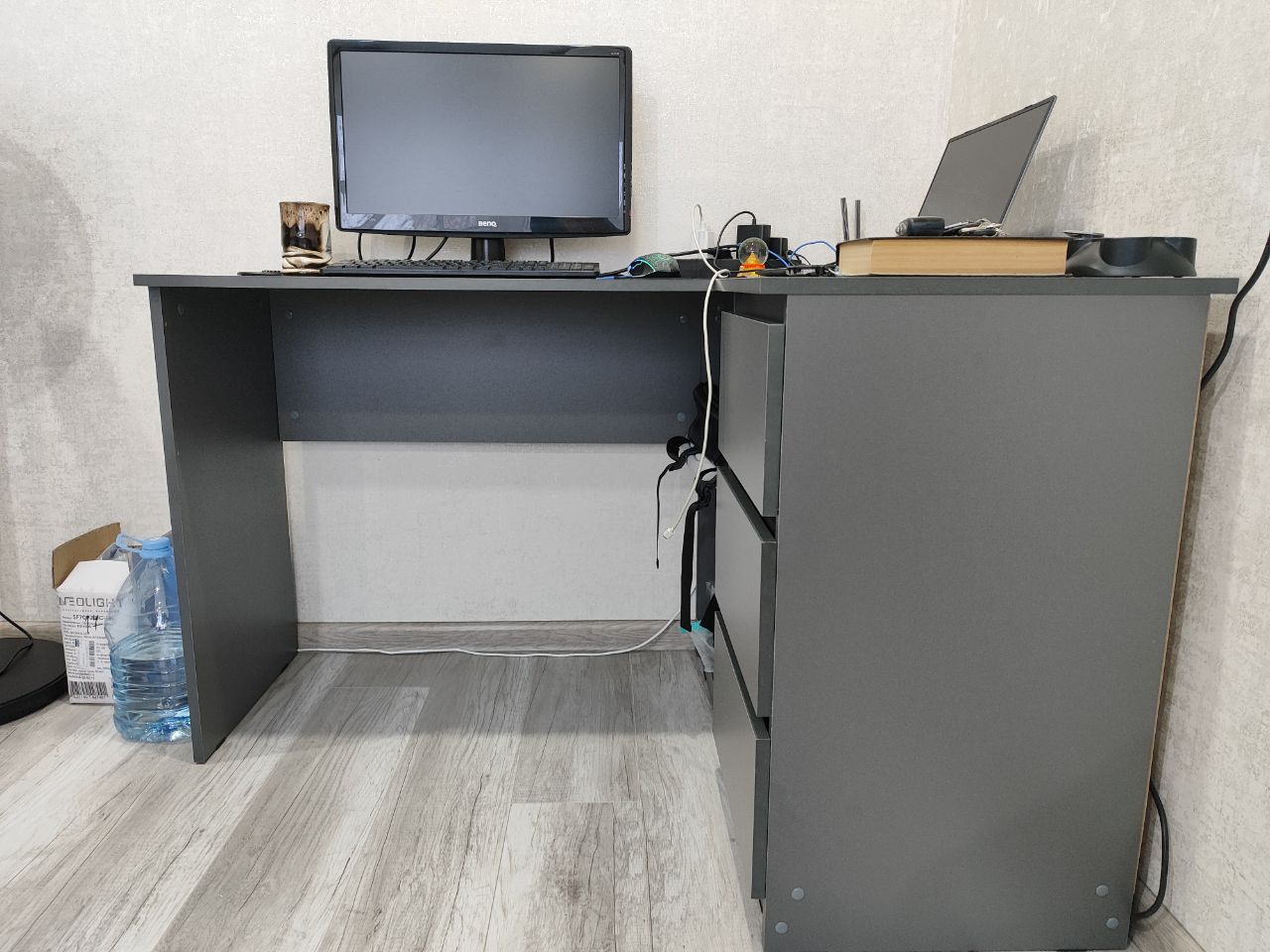 Стол письменный Челси угловой графит