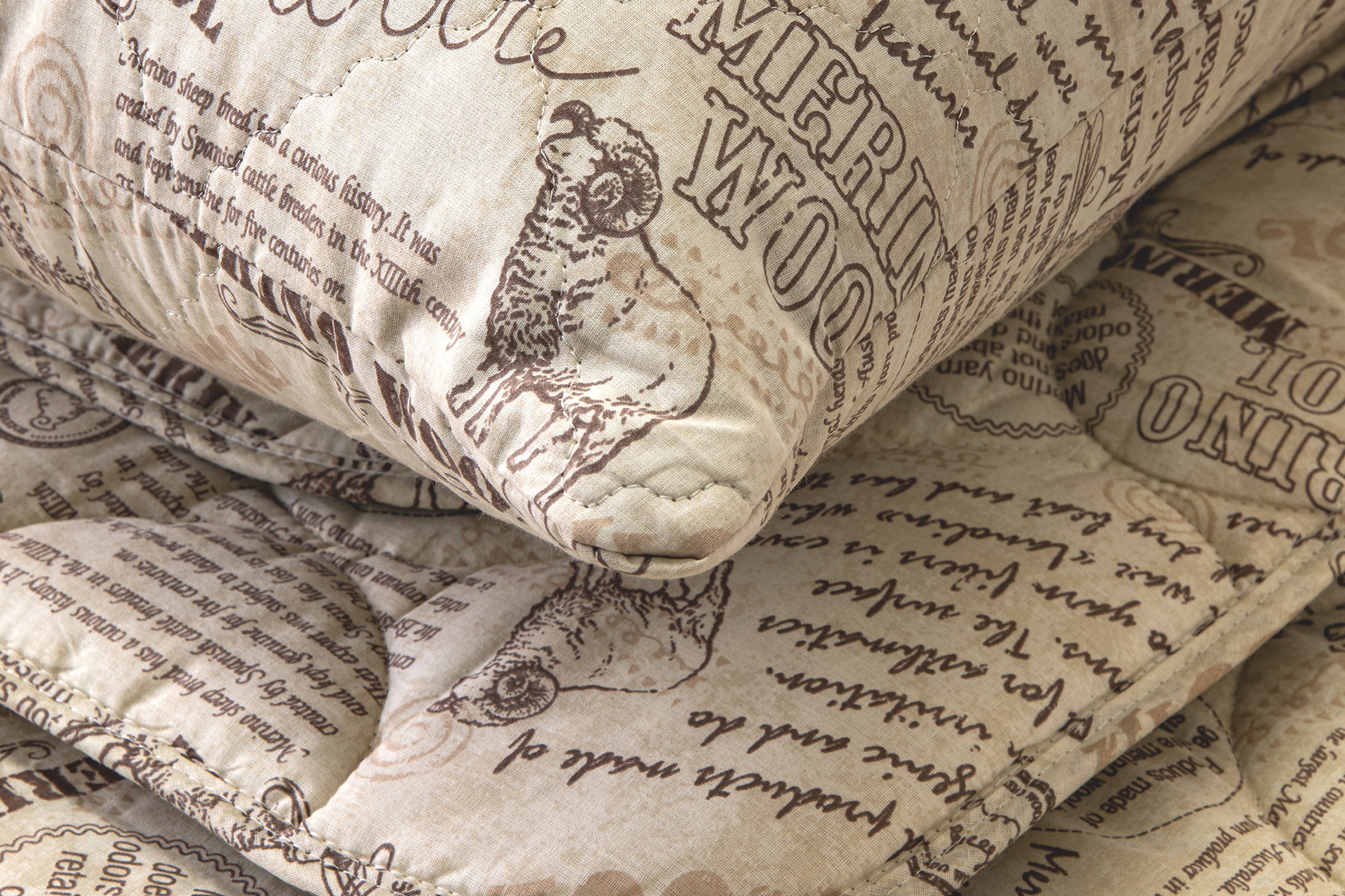 Подушка с шерстью мериноса Волшебная ночь