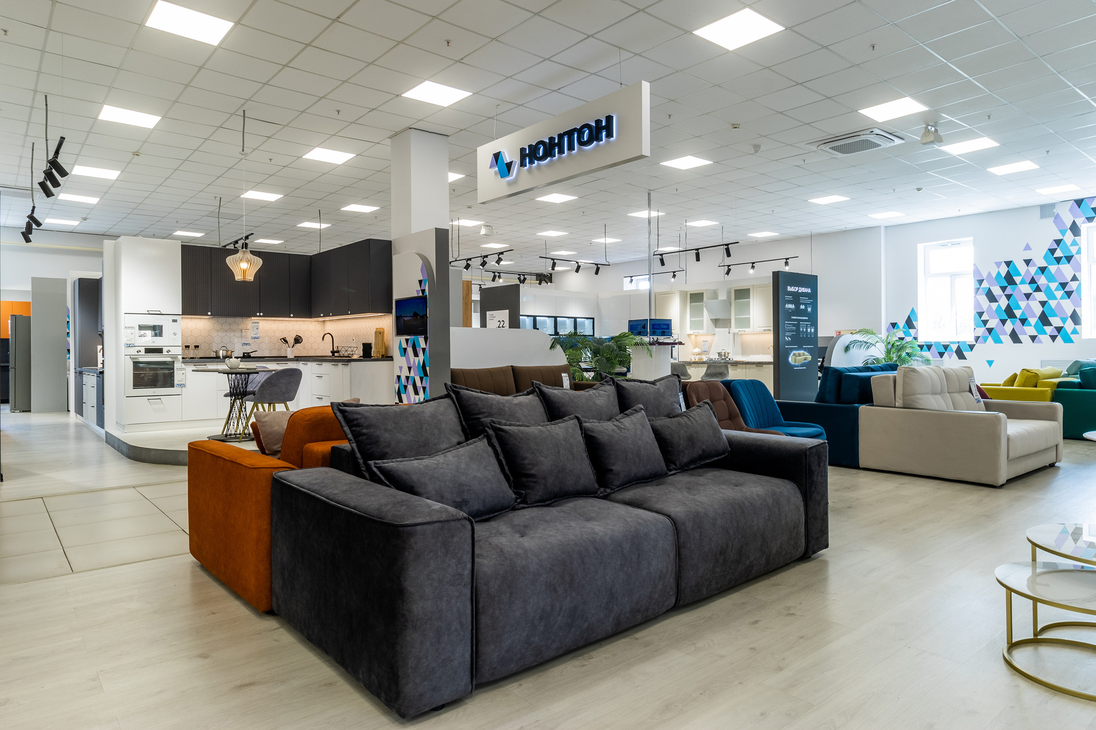 Выставочный зал МЦ "Открытый Материк"