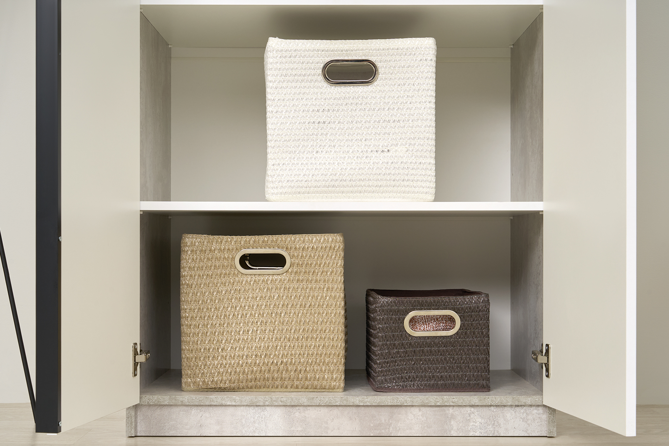 Шкаф 2-х створчатый Тивина цемент светлый / белый шагрень