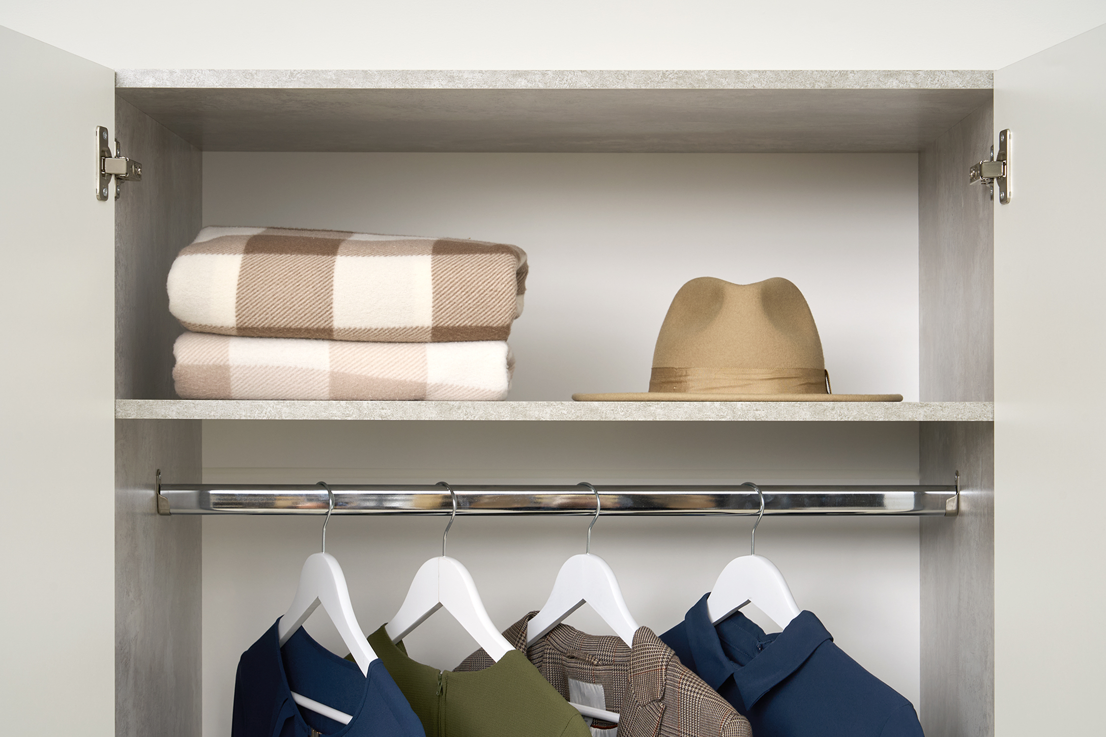 Шкаф 2-х створчатый Тивина цемент светлый / белый шагрень