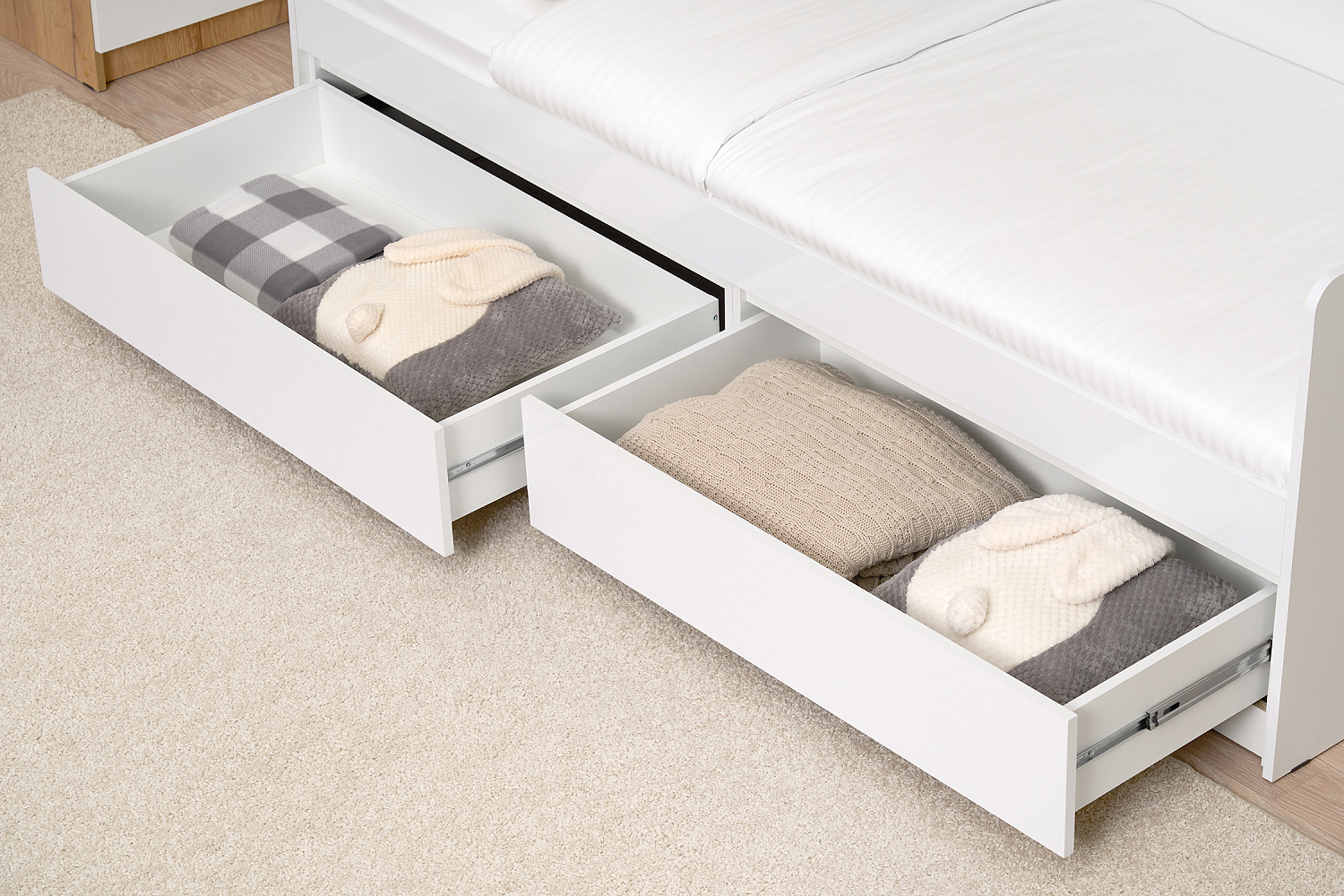 Кровать Челси 0.8 м белый / белый глянец