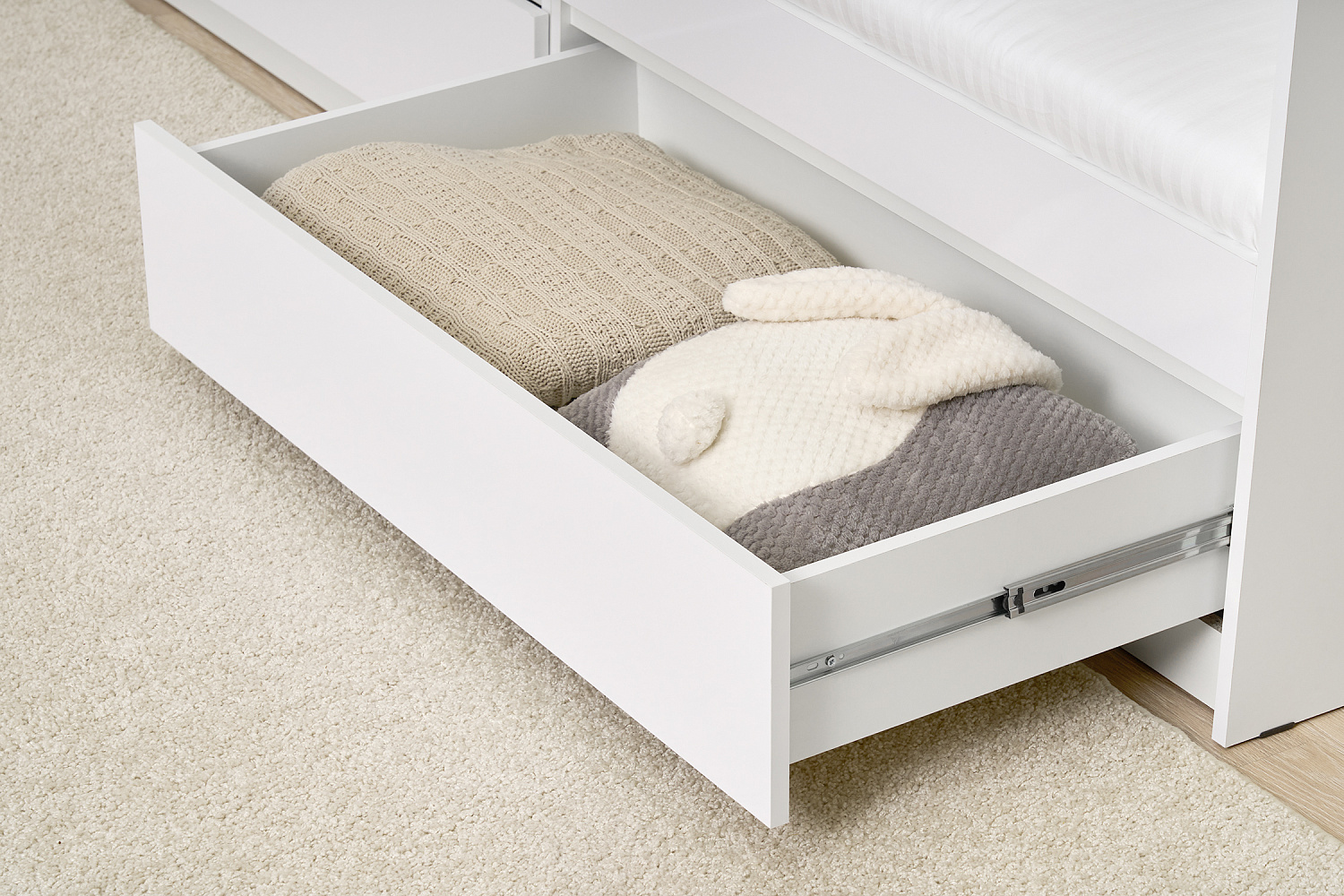 Кровать Челси 0.8 м белый / белый глянец