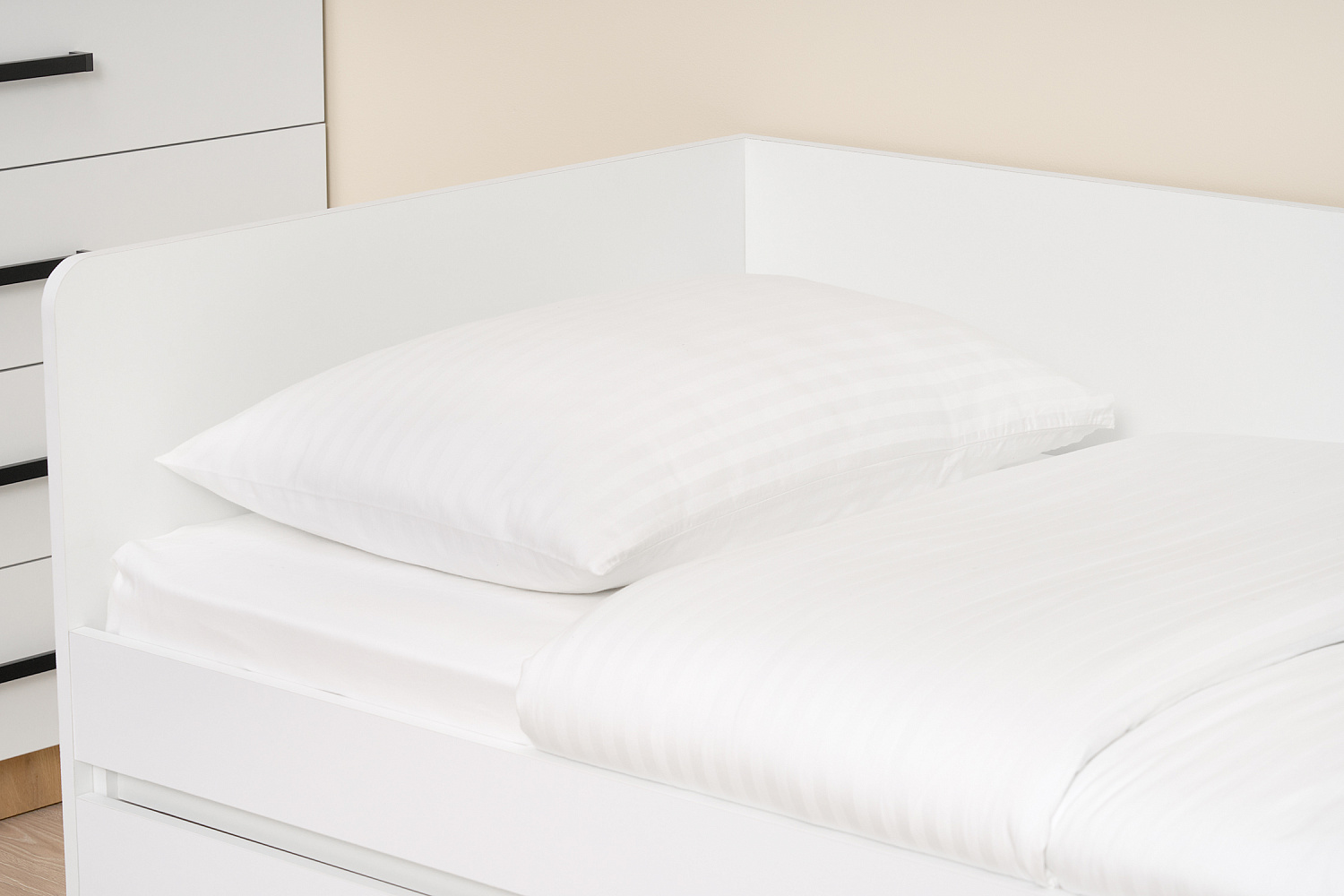 Кровать Челси 0.8 м белый / белый глянец