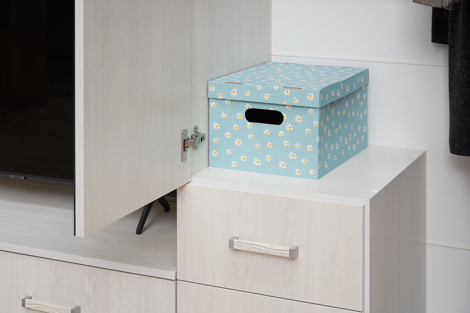 Гостиная Белла №2 ясень белый