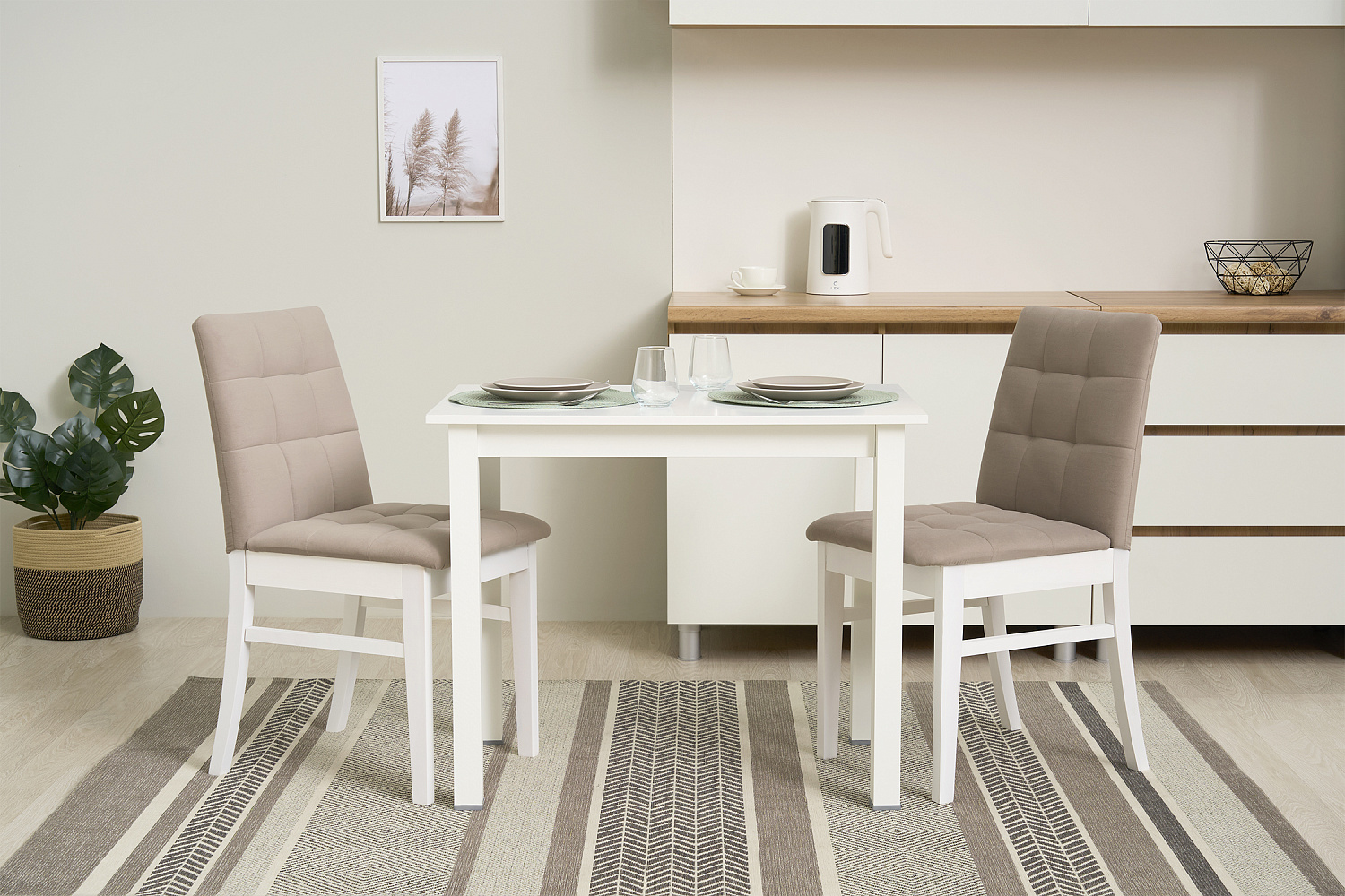 Стол обеденный белый