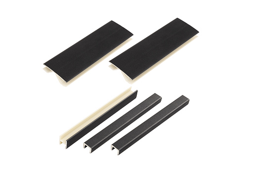 Комплект заглушек для цоколя 150 мм черный