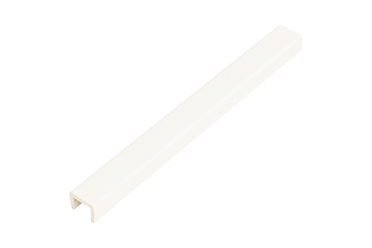 Заглушка п-образная для цоколя 150 мм белая