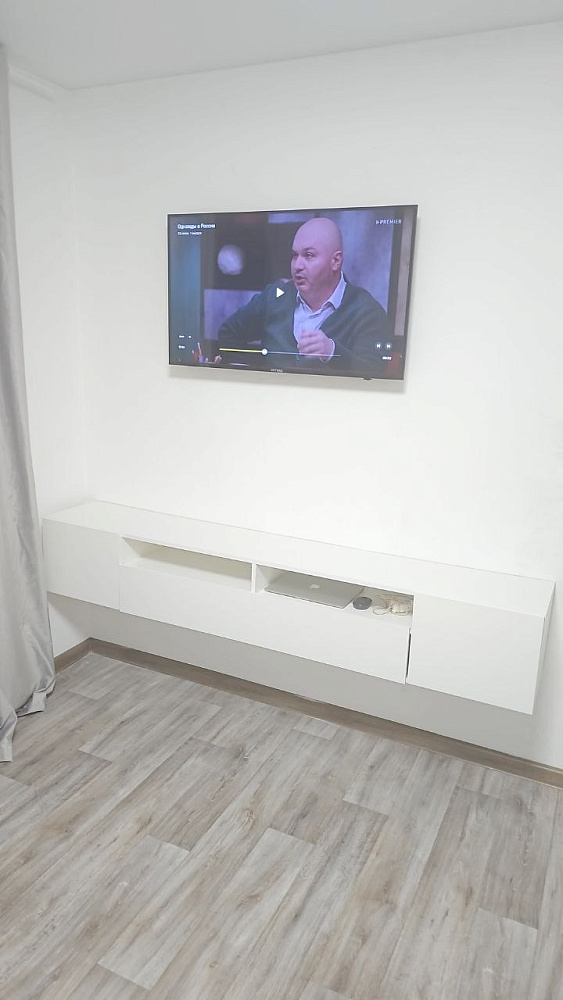 Тумба для ТВ Грейс белая текстурная