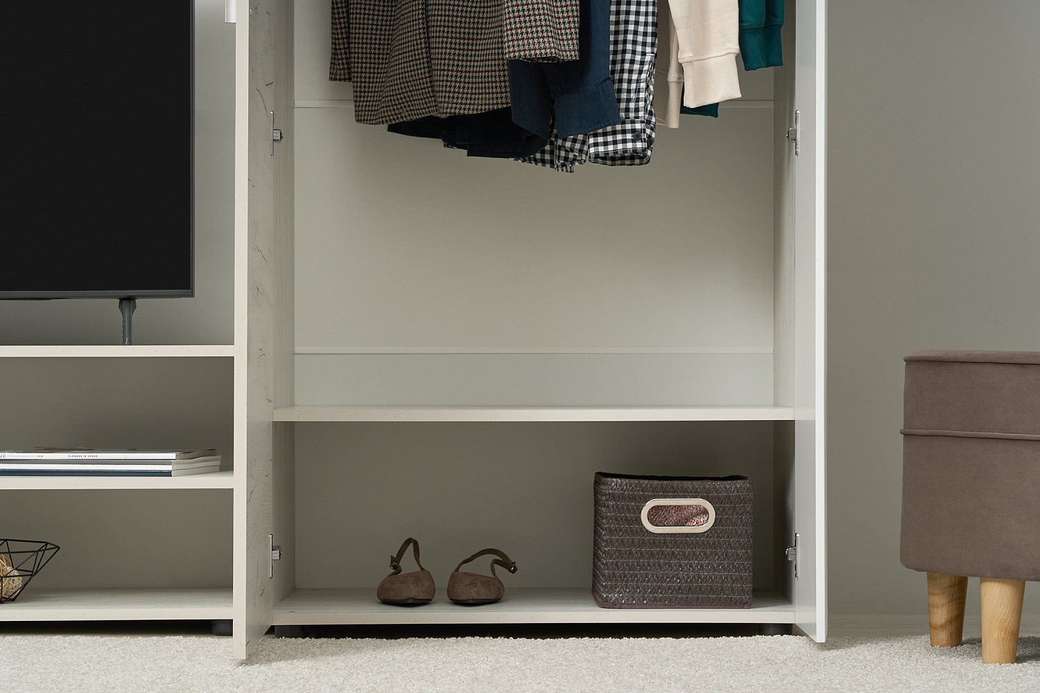 Стенка Сафари дуб крафт белый / матовый белый софт        