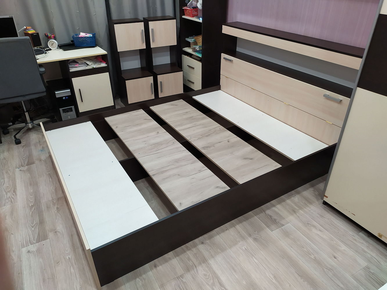 Кровать Бассо 1.6 м с надстройкой и тумбами дуб крафт / графит