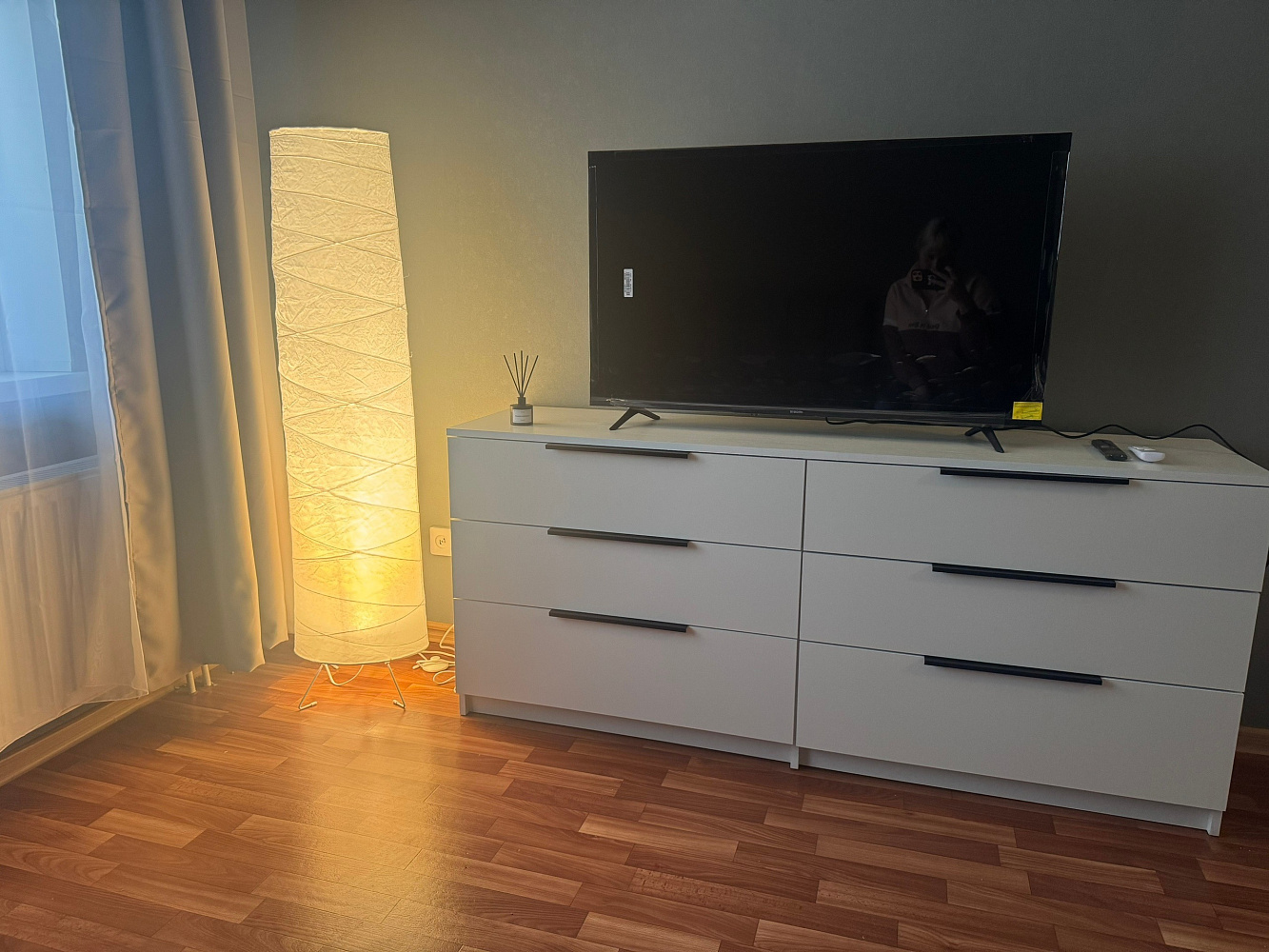 Комод с 6-ю ящиками Тивина белый текстурный