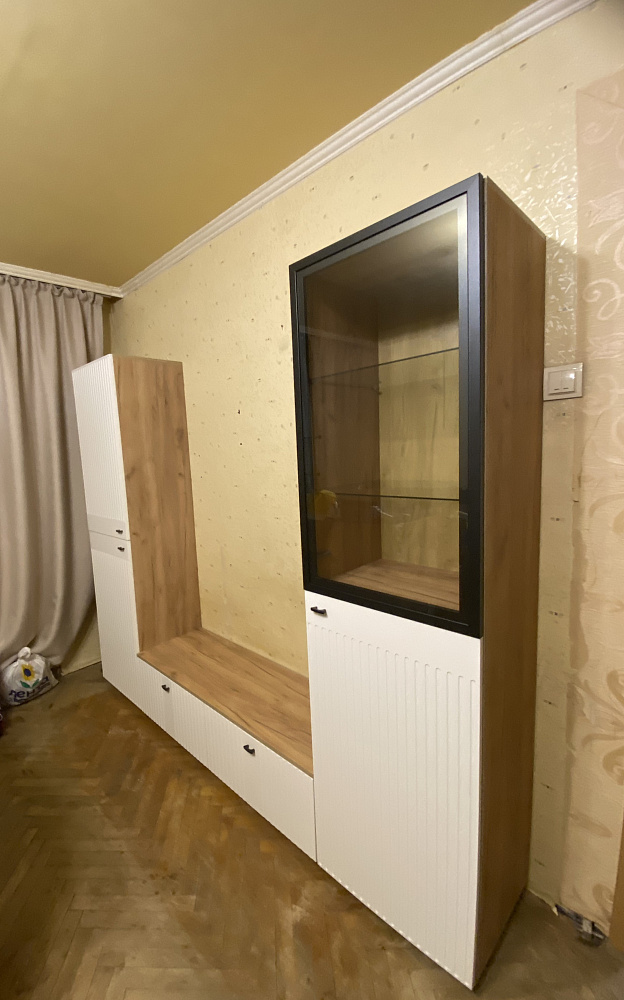 Витрина Ливенто дуб золотой / олива софт