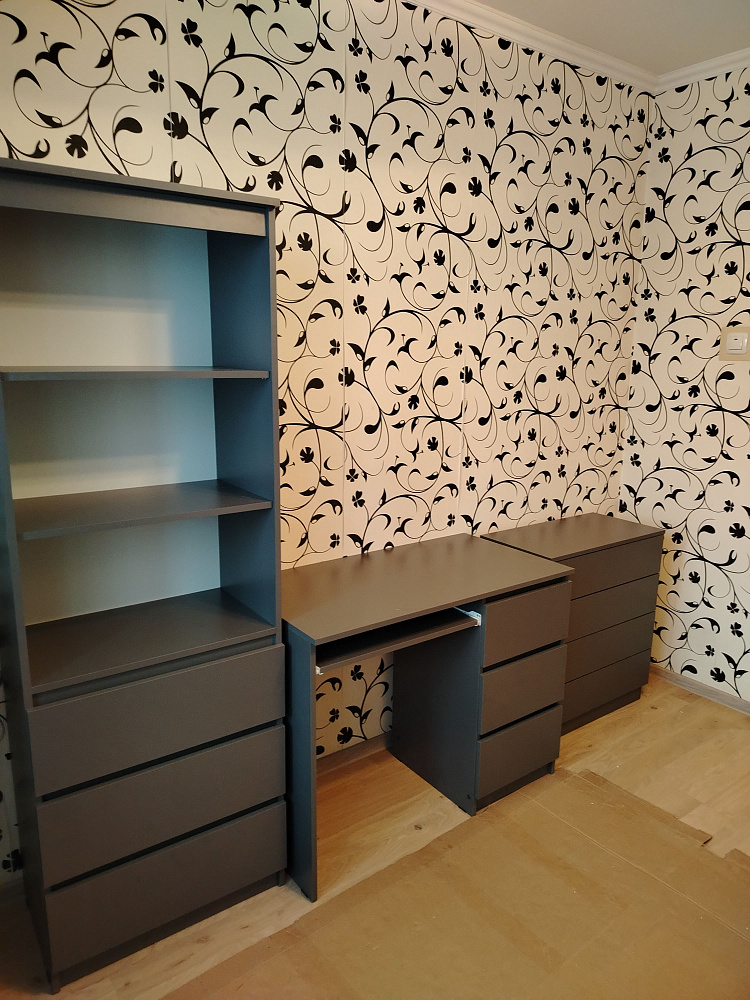 Стол письменный Челси 3 ящика дуб сонома / белый глянец