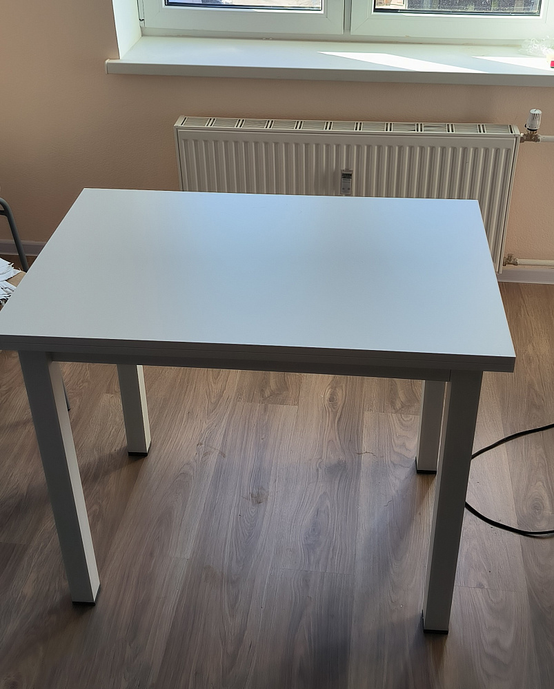 Стол обеденный белый