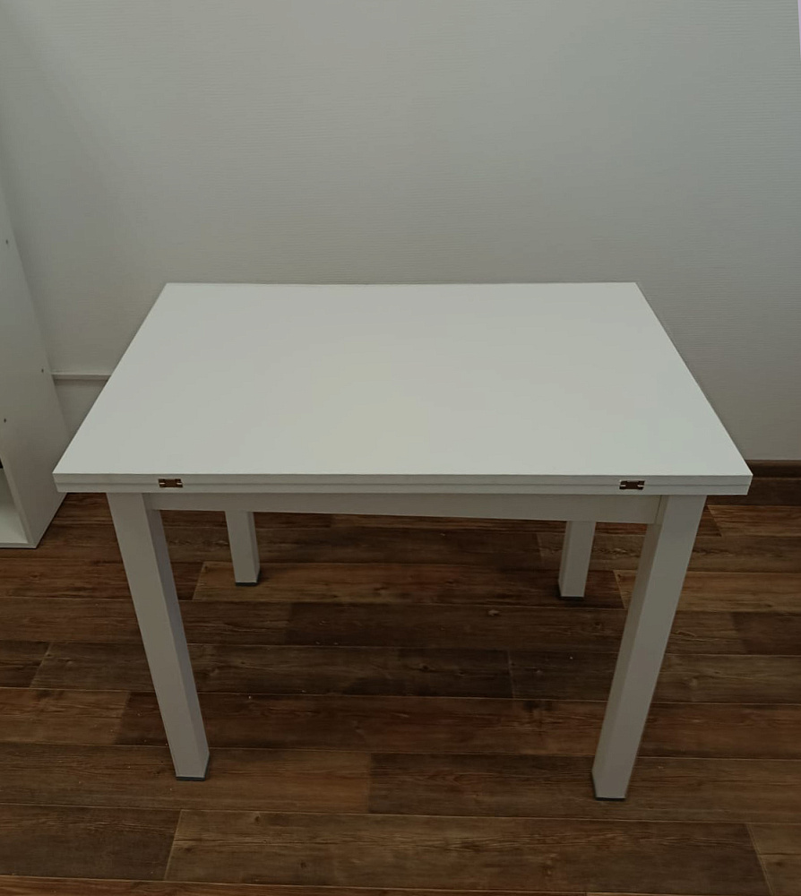 Стол обеденный белый