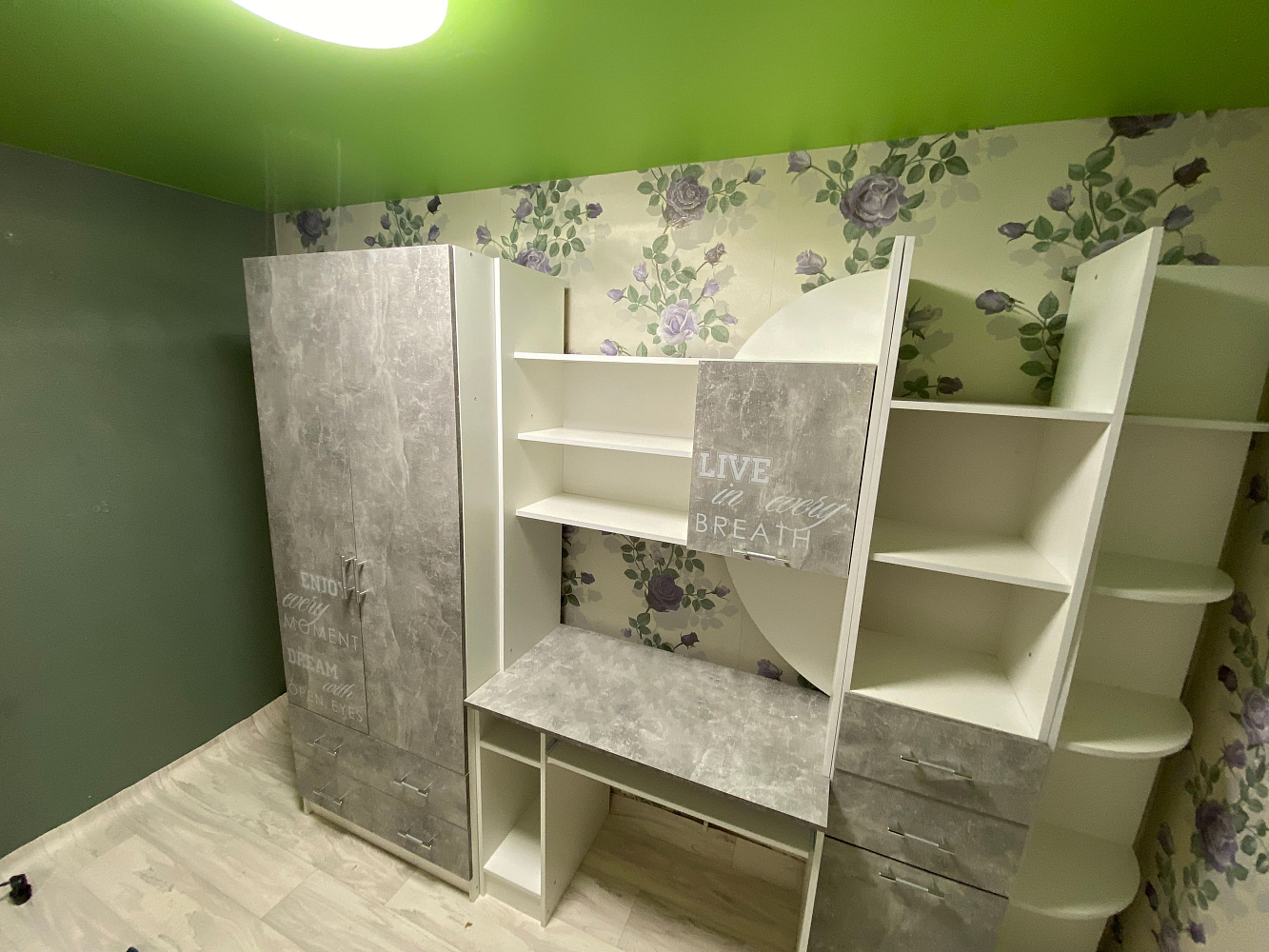 Стенка Юниор-2 Лофт бетон светлый / белый