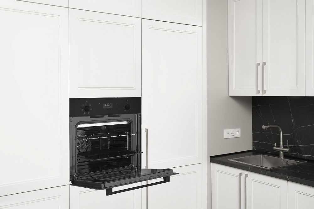 Встраиваемый духовой шкаф EOV 676 SB