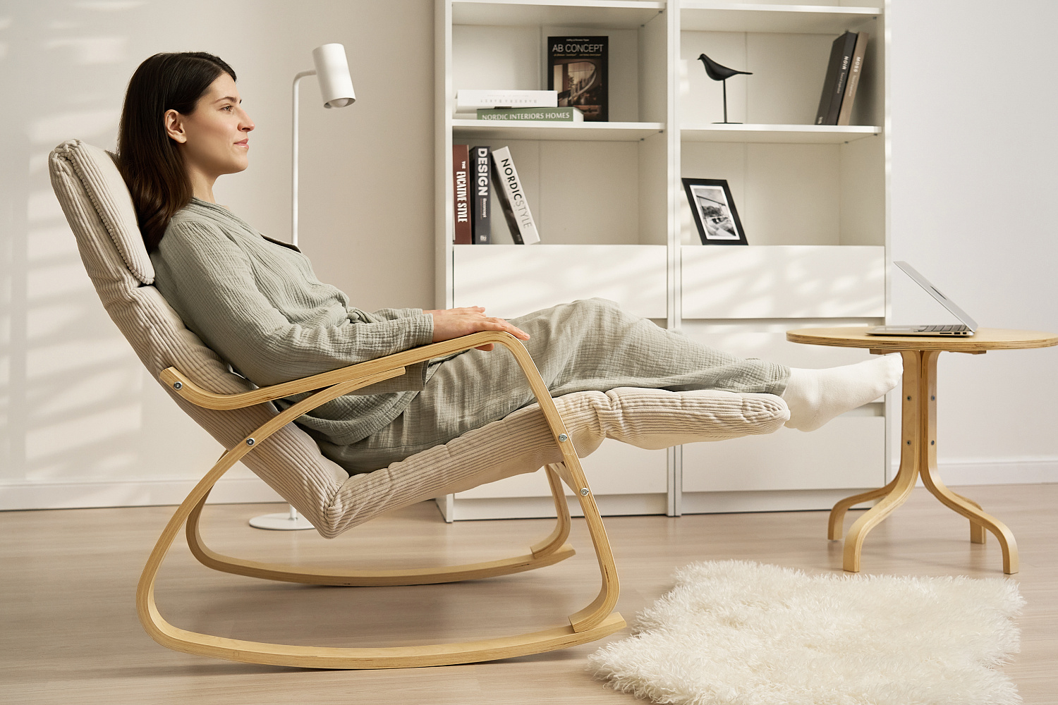 Кресло-качалка реклайнер Ривоя вельвет серый