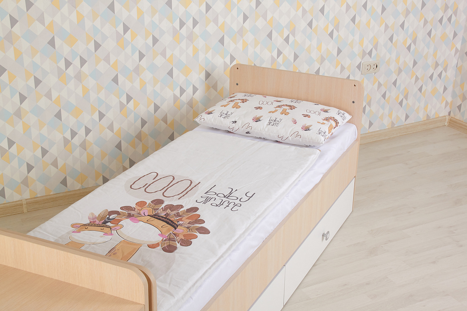 Кровать детская Фея 1100 дуб пастельный / белый