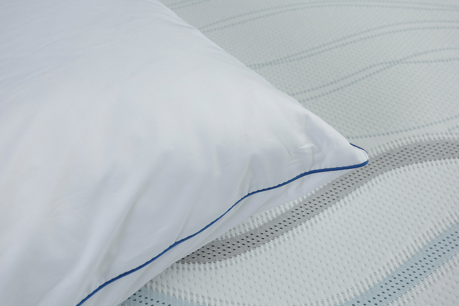 Подушка с полиэфирным волокном Revolution 50*70