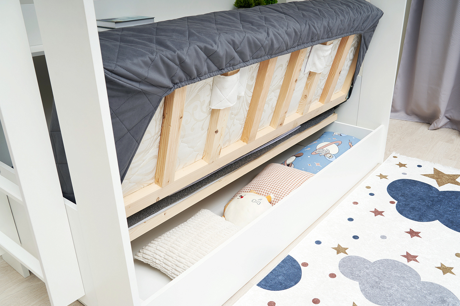 Двухъярусная кровать с диван-кроватью темно-серый / белый