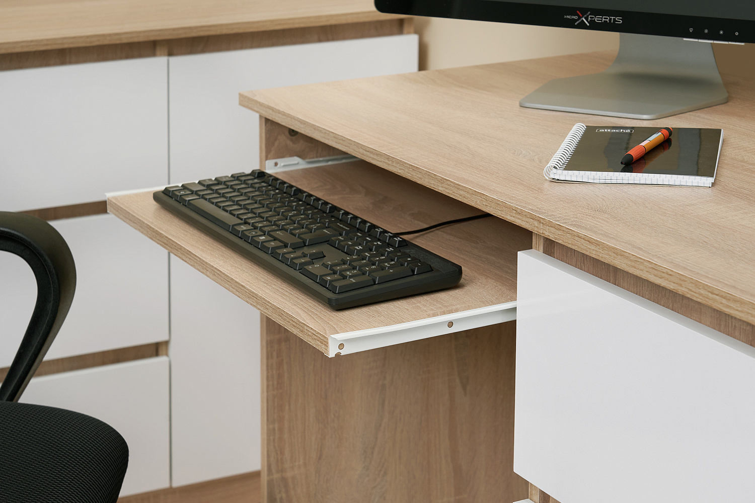 Стол письменный Челси 3 ящика дуб сонома / белый глянец