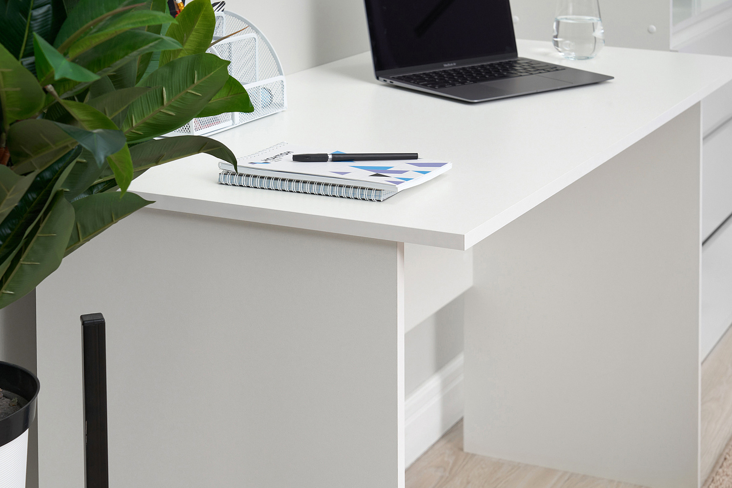 Письменный стол Ирма белый