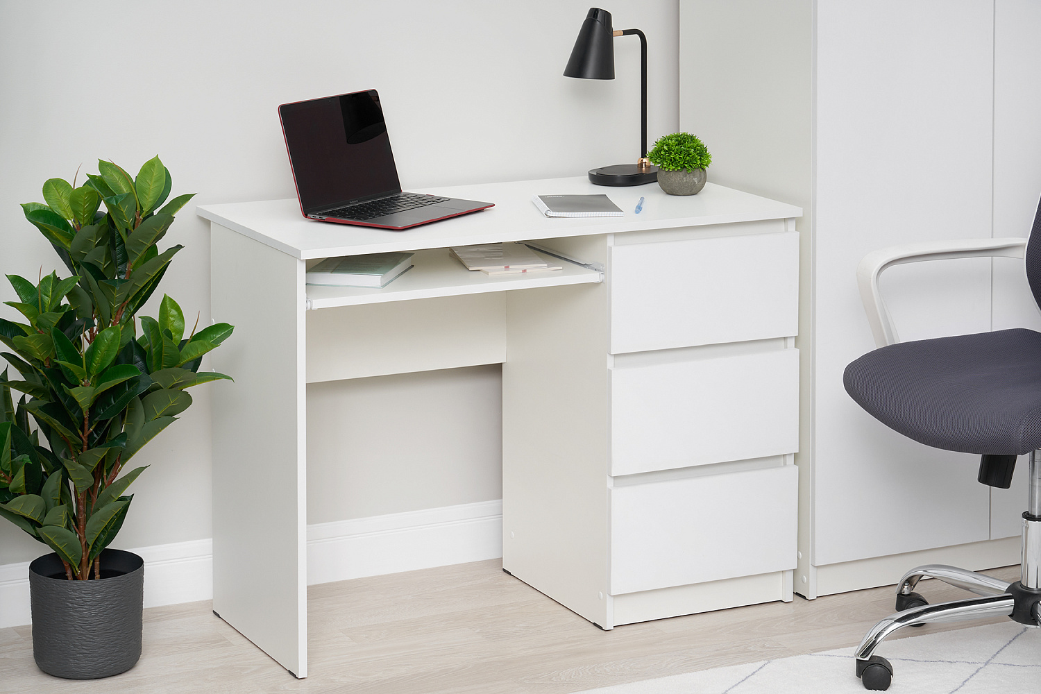 Стол письменный Челси 3 ящика белый / белый глянец