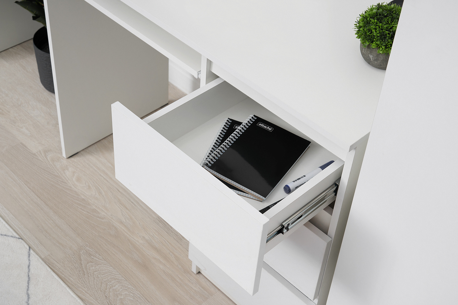 Стол письменный Челси 3 ящика белый / белый глянец