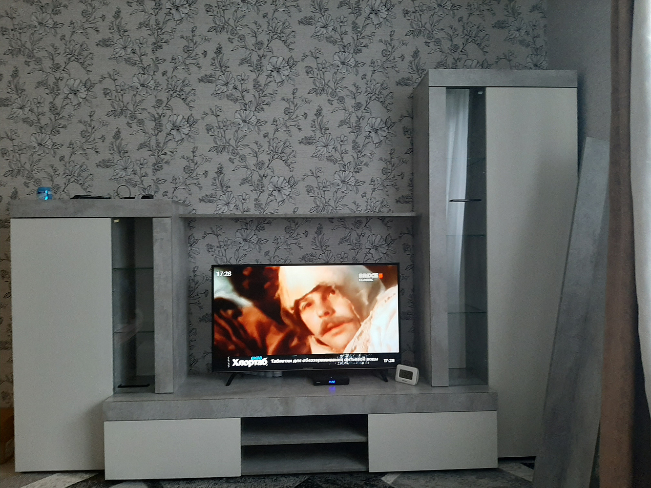 Гостиная Мартин белый / цемент светлый