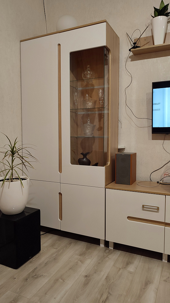 Витрина с подсветкой Ким венге / белый глянец