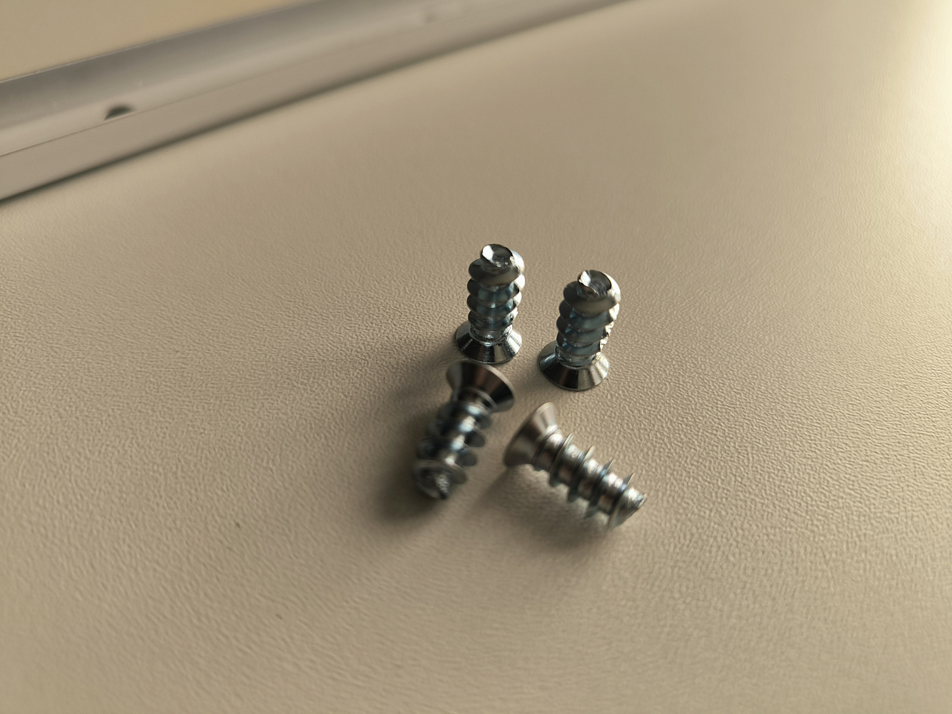 Стол письменный Айден белый