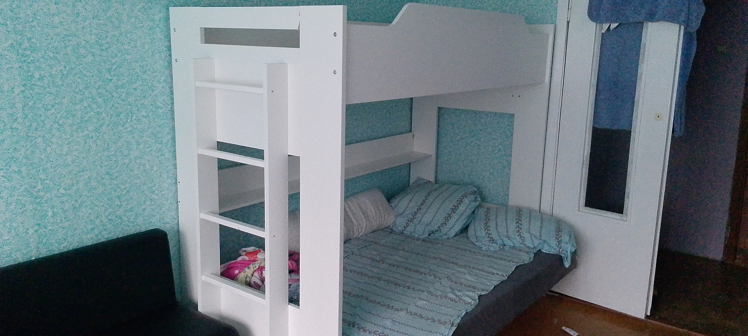 Двухъярусная кровать с диван-кроватью темно-серый / белый