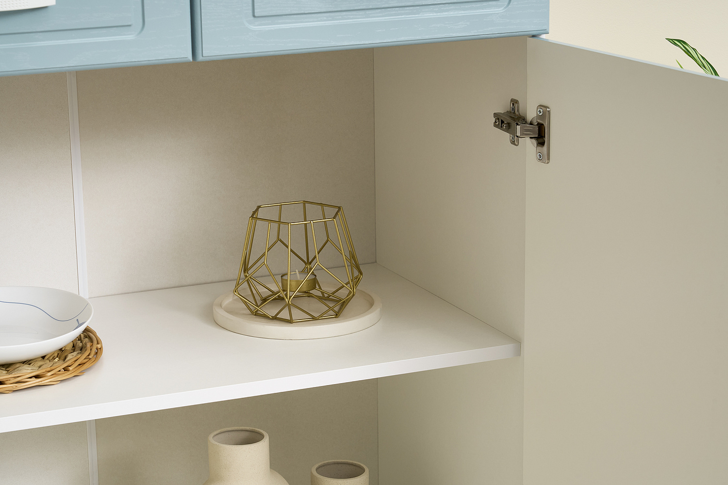 Буфет Констанция 2-х створчатый белый матовый / голубой