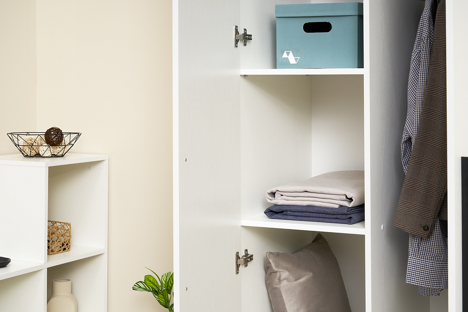 Шкаф 2-х створчатый Берген с зеркалами белое дерево