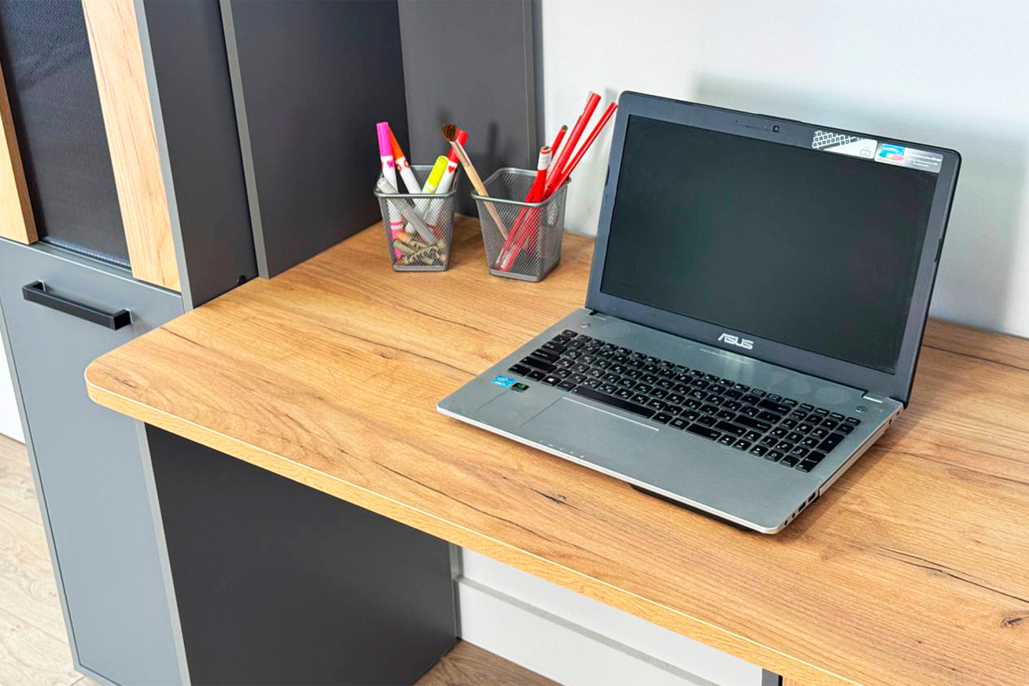 Стол компьютерный Лайт-2 графит / дуб крафт золотой