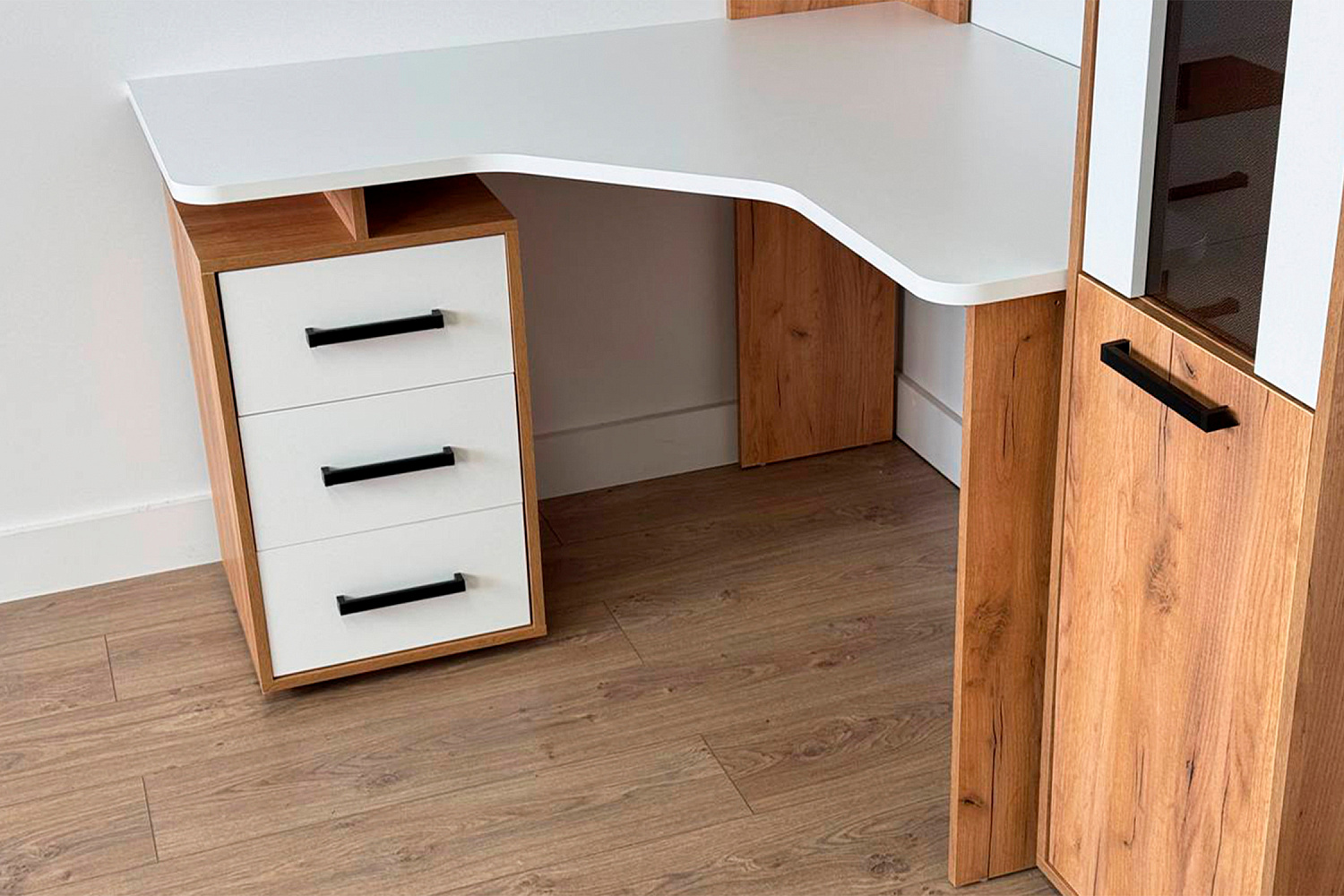 Стол компьютерный угловой Лайт-2 дуб крафт золотой / белый