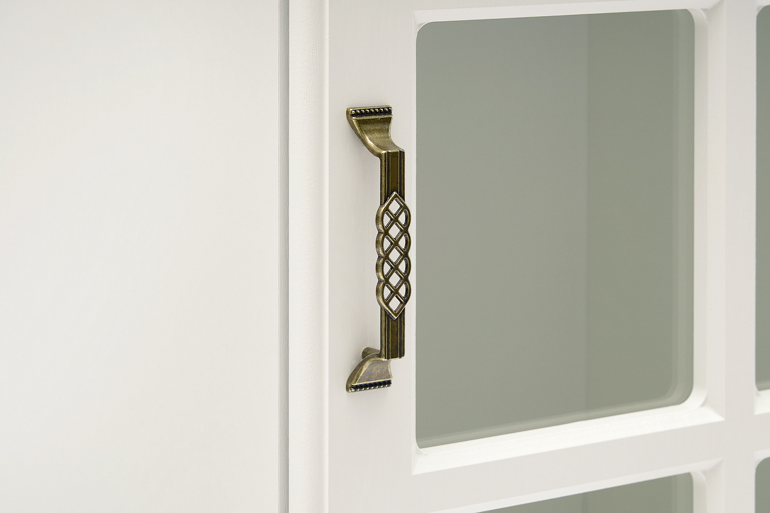 Шкаф-витрина Ливерпуль белый / ясень ваниль