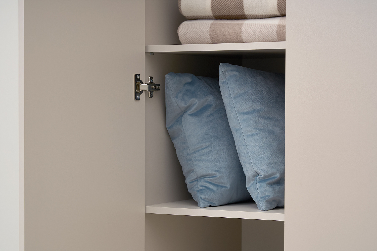 Шкаф 3-х створчатый с антресолью Норд кашемир