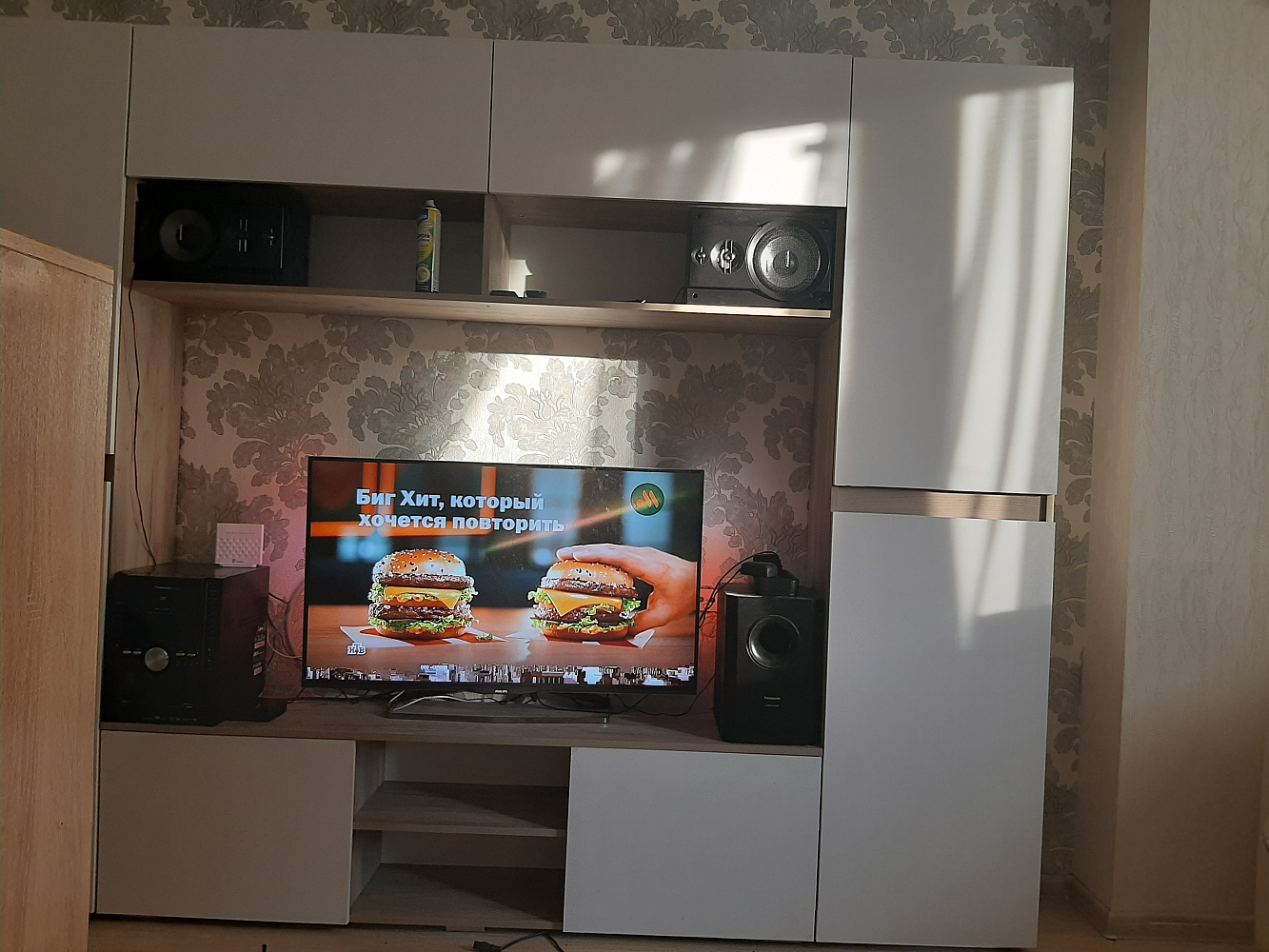 Гостиная Вирола 3  дуб крафт серый / белый глянец