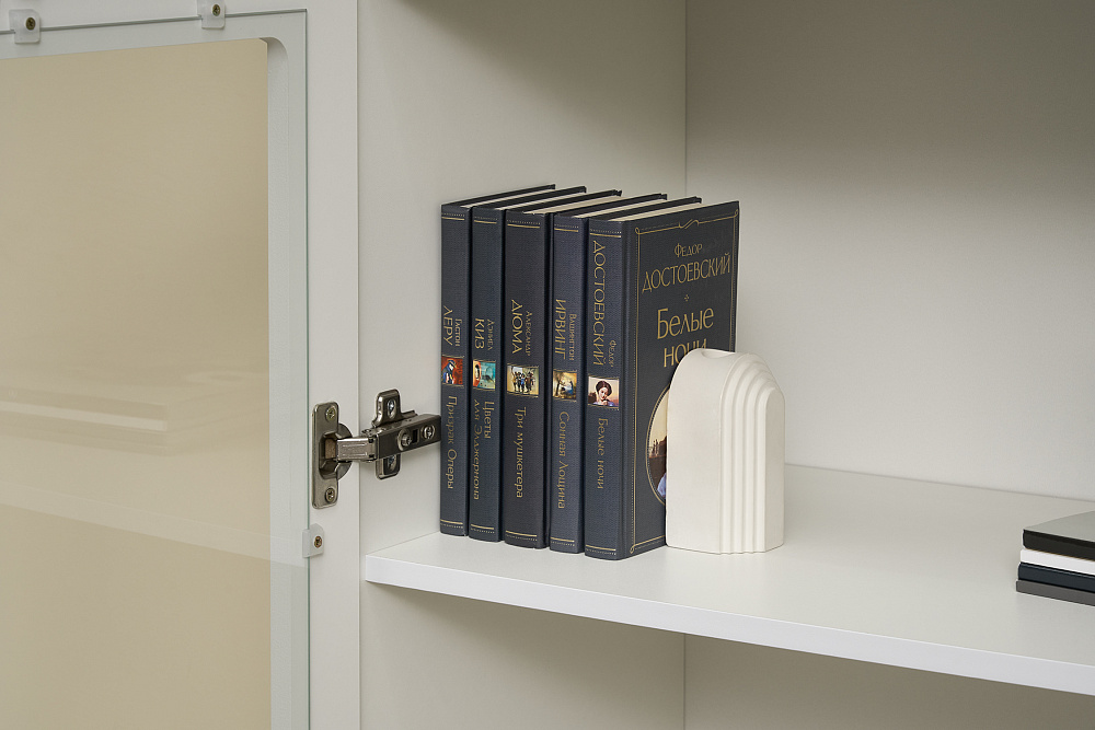 Шкаф-витрина Остин 16.394.02 белый шагрень / дуб крафт золотой