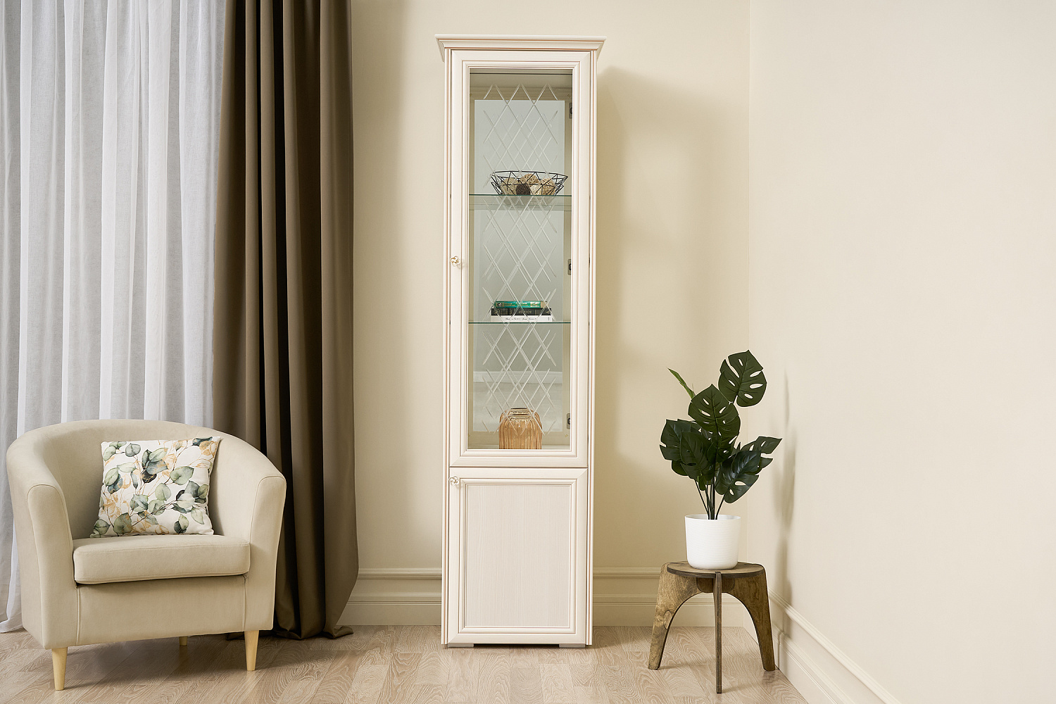 Пенал с витриной Парма сандал светлый