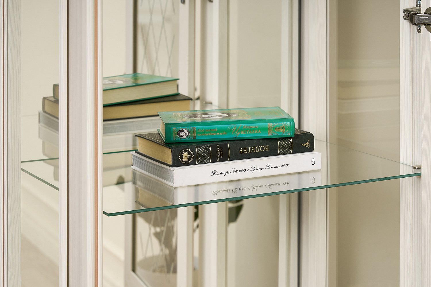 Пенал с витриной Парма сандал светлый