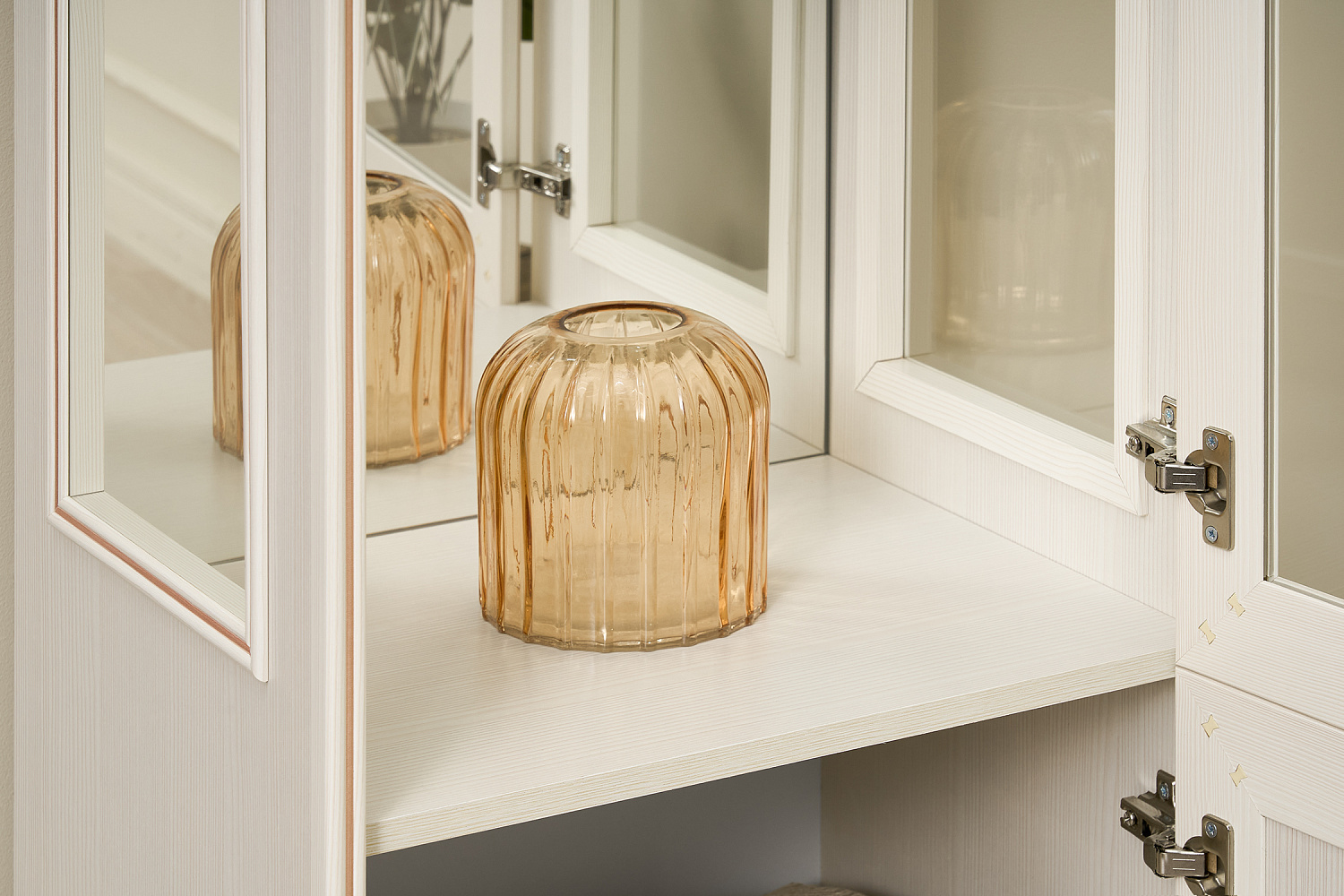 Пенал с витриной Парма сандал светлый