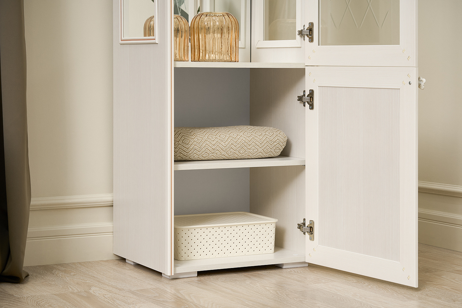 Пенал с витриной Парма сандал светлый