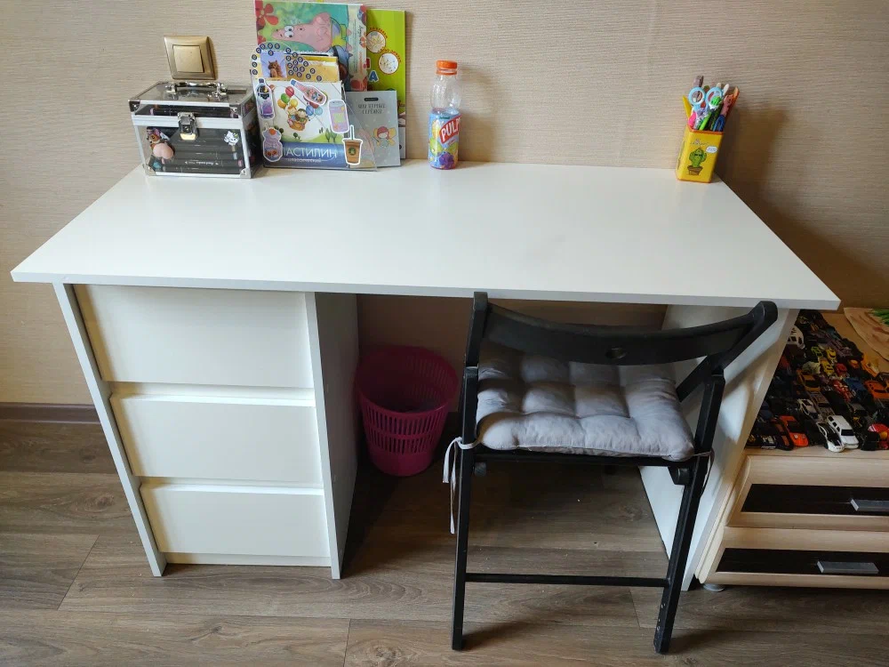 Стол письменный Айден белый