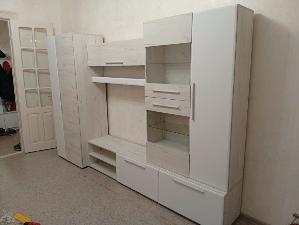 Стенка Сафари дуб крафт белый / матовый белый софт        