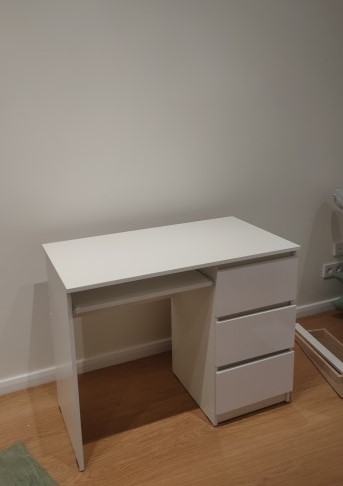 Стол письменный Челси 3 ящика дуб сонома / белый глянец